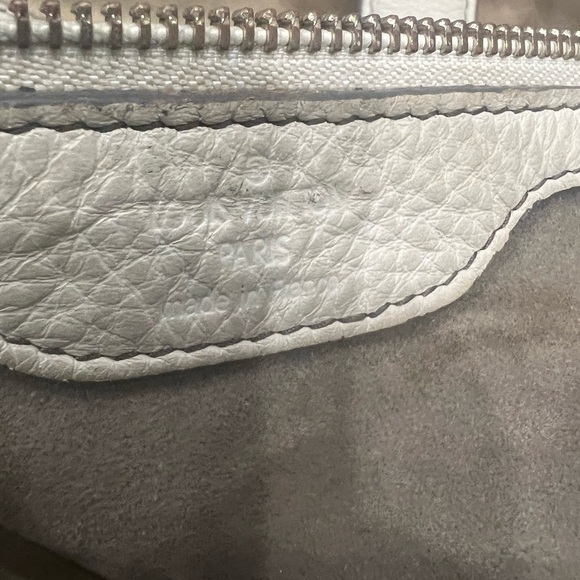 Louis Vuitton Hobo Mahina Leather Bag - Picture 13 of 16